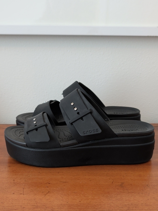 CROCS Shoes - CROCS Brooklyn Buckle Low Wedge Sandal - Size 8